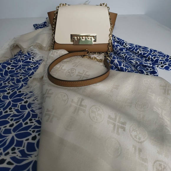 ** SOLD **  Tory Burch Traveler Scarf NWOT - Picture 3 of 5